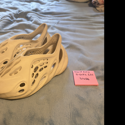 adidas Yeezy Foam RNNR Sand Size 12