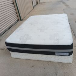 Queen plush mattress and box spring
