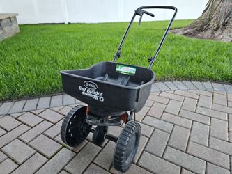 Scotts Turf Builder EdgeGuard Mini Push Broadcast Spreader