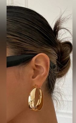 Elegant Gold Hoop Earrings Brand New