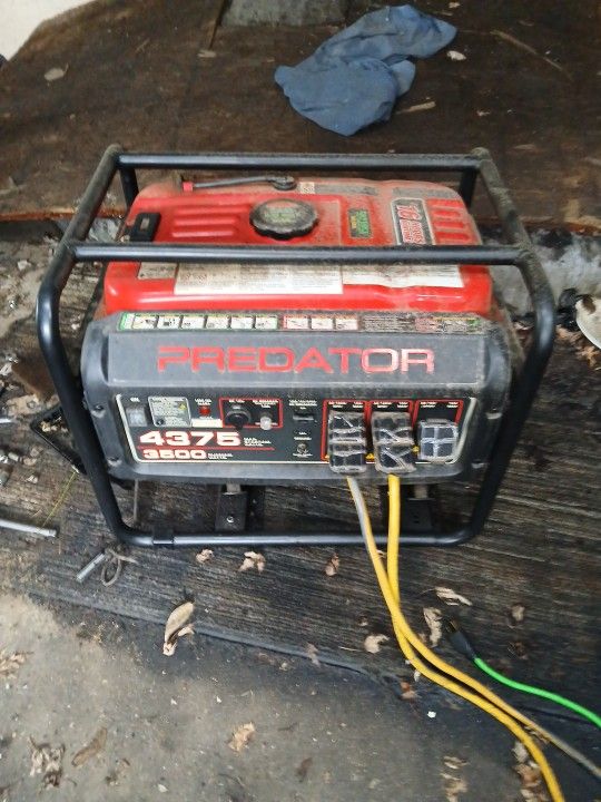 Predator 4375 Generator (SHOOT AN OFFER!!)