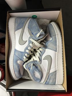 Jordan Retro 1s “Hyper Royal” OG