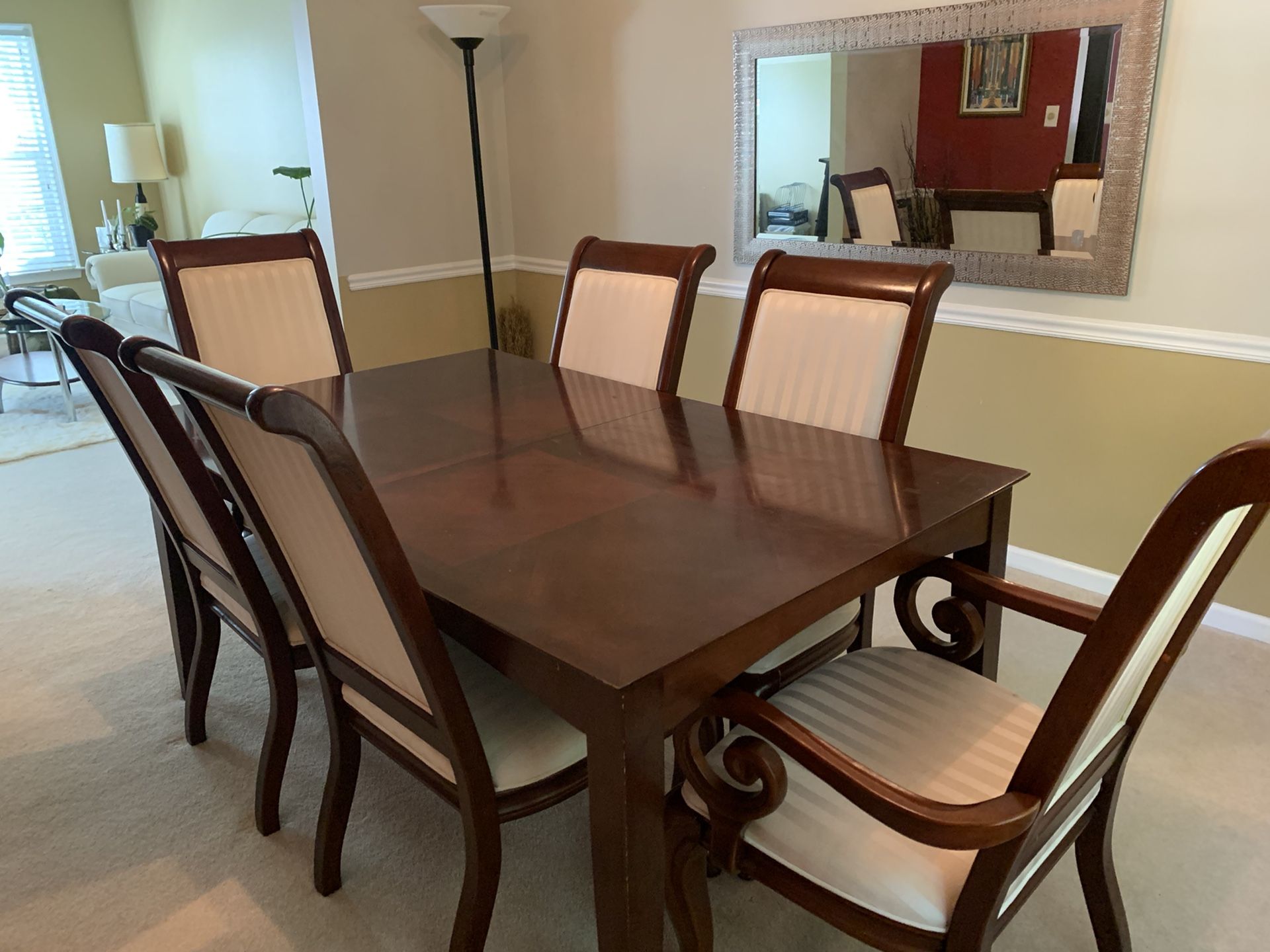 Dinning table and 6 chairs