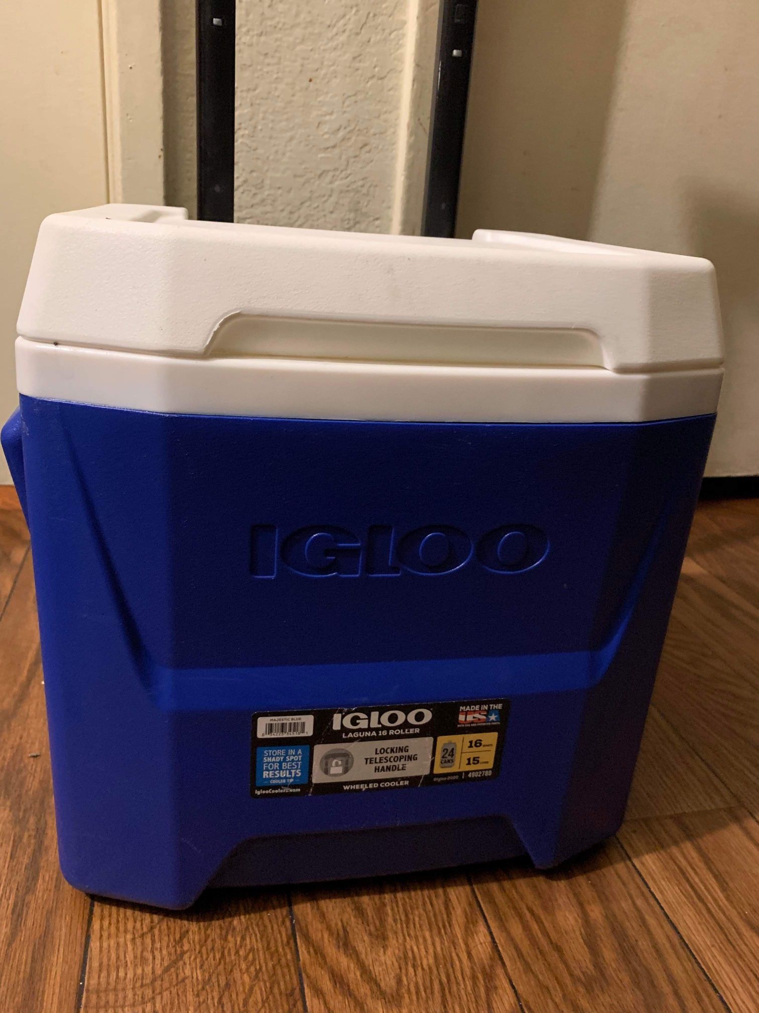 Igloo 16 QT Laguna Ice Chest Cooler With Wheels!