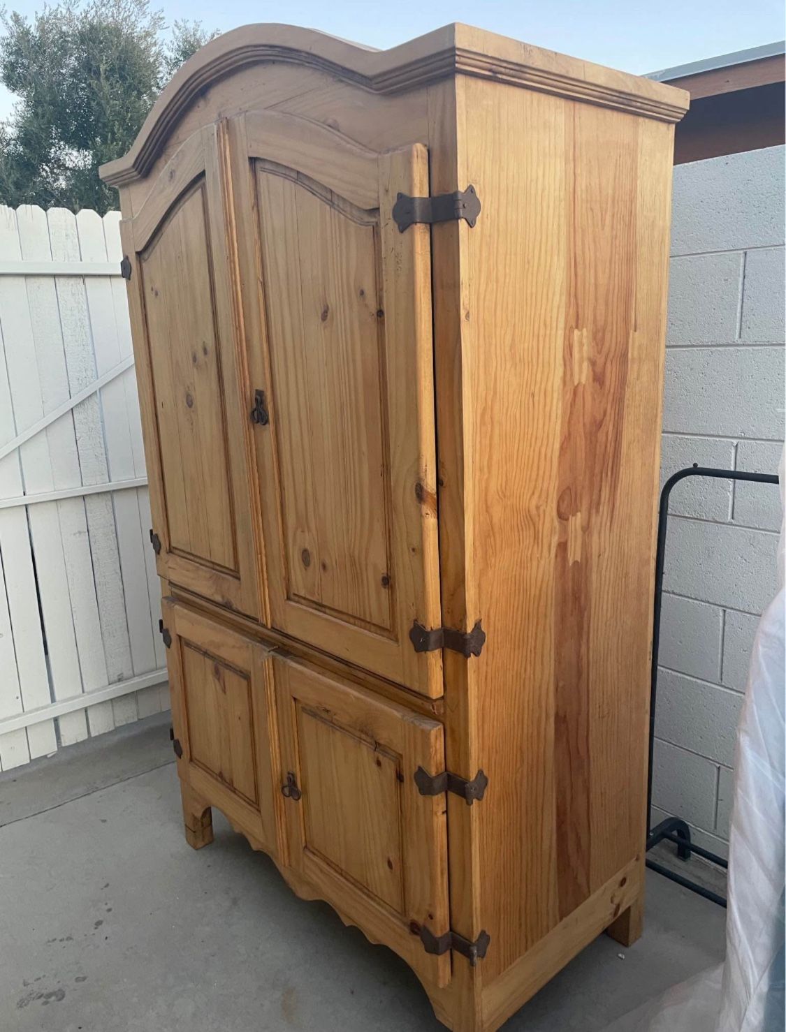 Armoire / Hutch for Sale!!