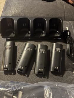 Wii Charging Station /4 Batteries
