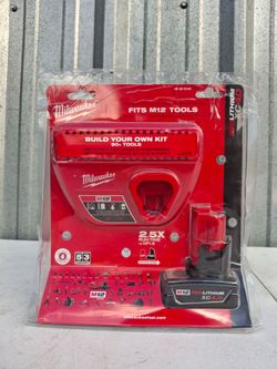 Milwaukee M12 Battery Pack 4.0 Ah and Charger Stater Kit