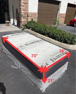 Twin-size mattress with box spring by Classic Elegance – Excellent condition