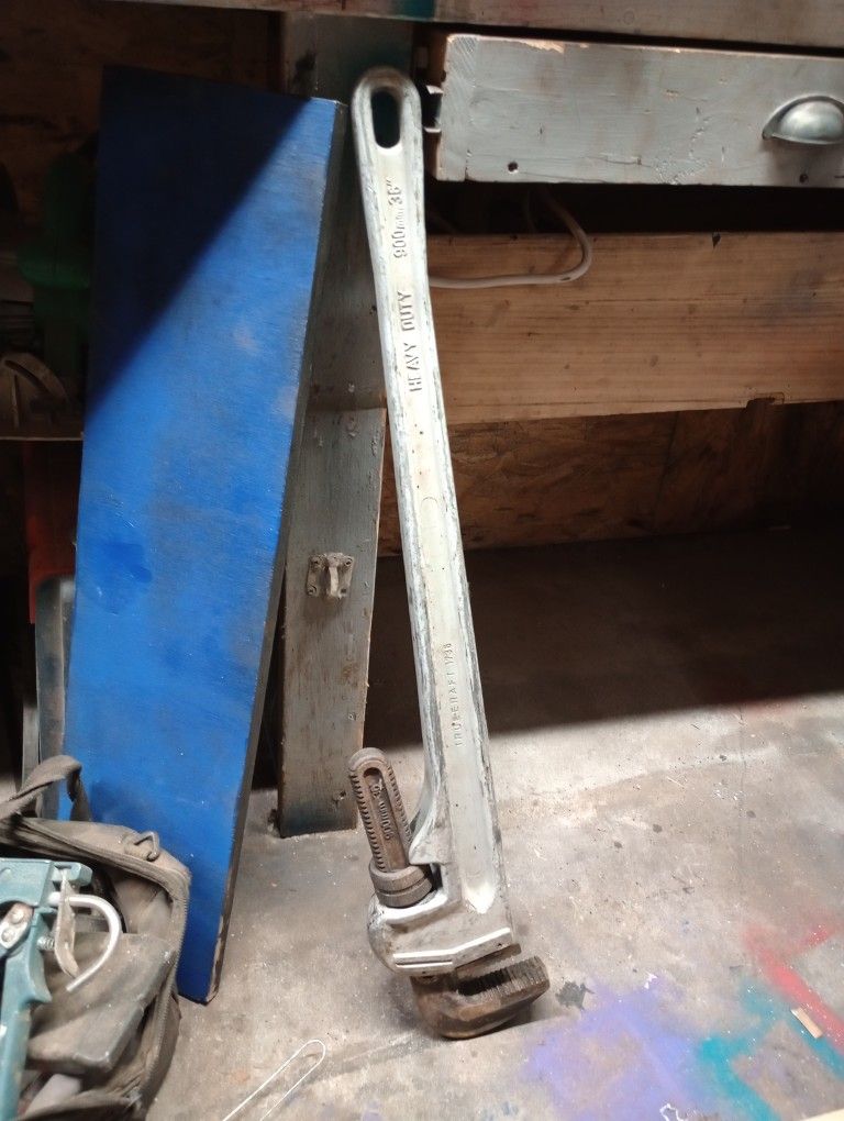 36 In Pipe Wrench