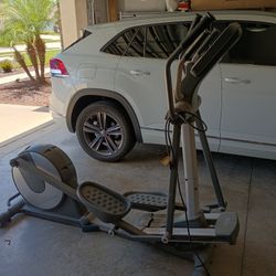HealthRider H90e Elliptical Machine