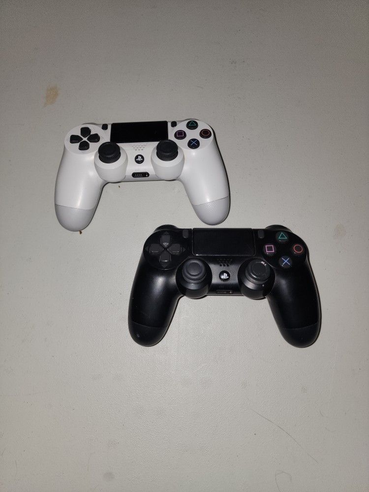 NONWORKING 2 PS4 Controllers