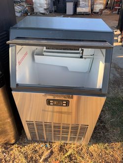Never used commercial Vremi ice maker