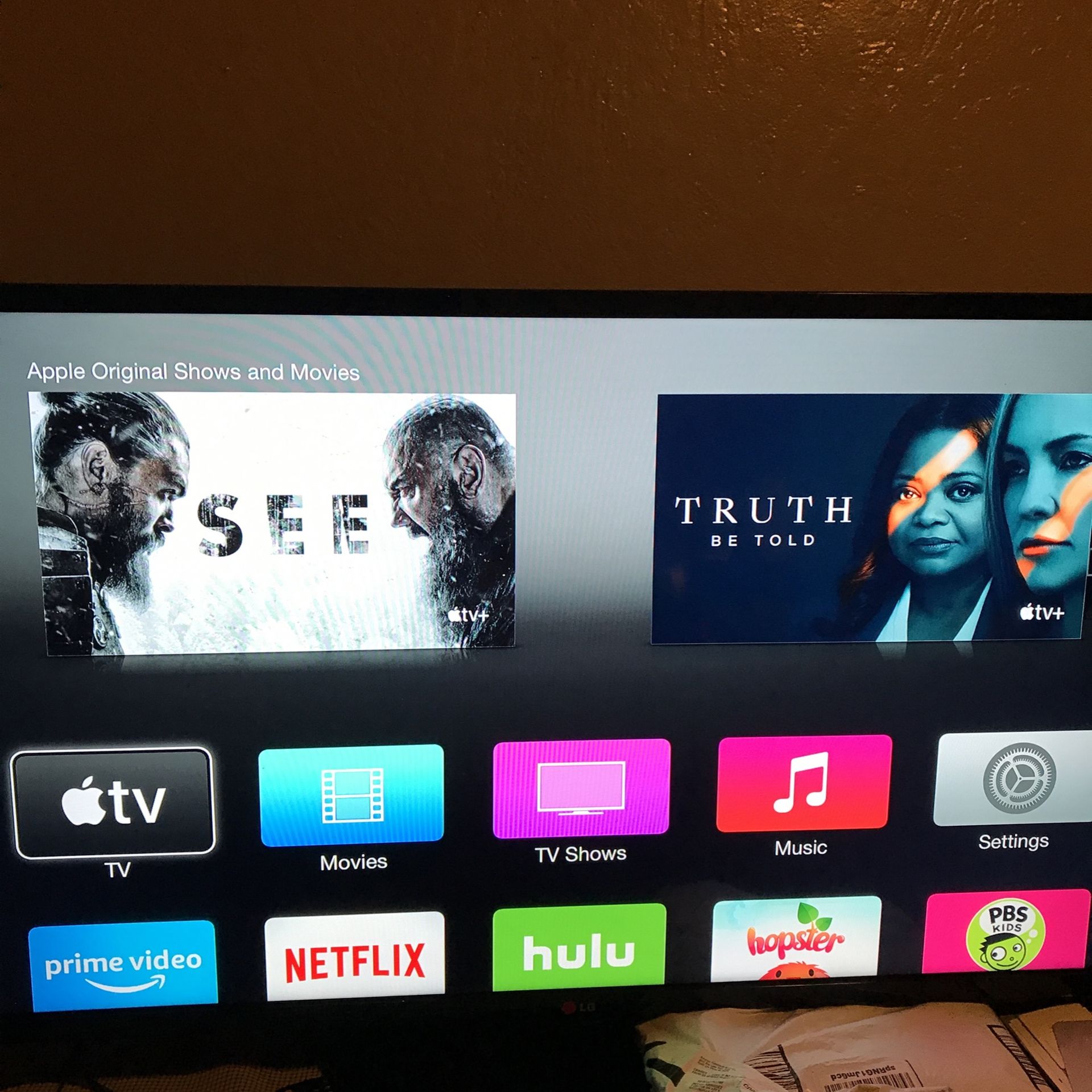 Apple Tv Gen 3 With Remote  (Tv Not For Sale )