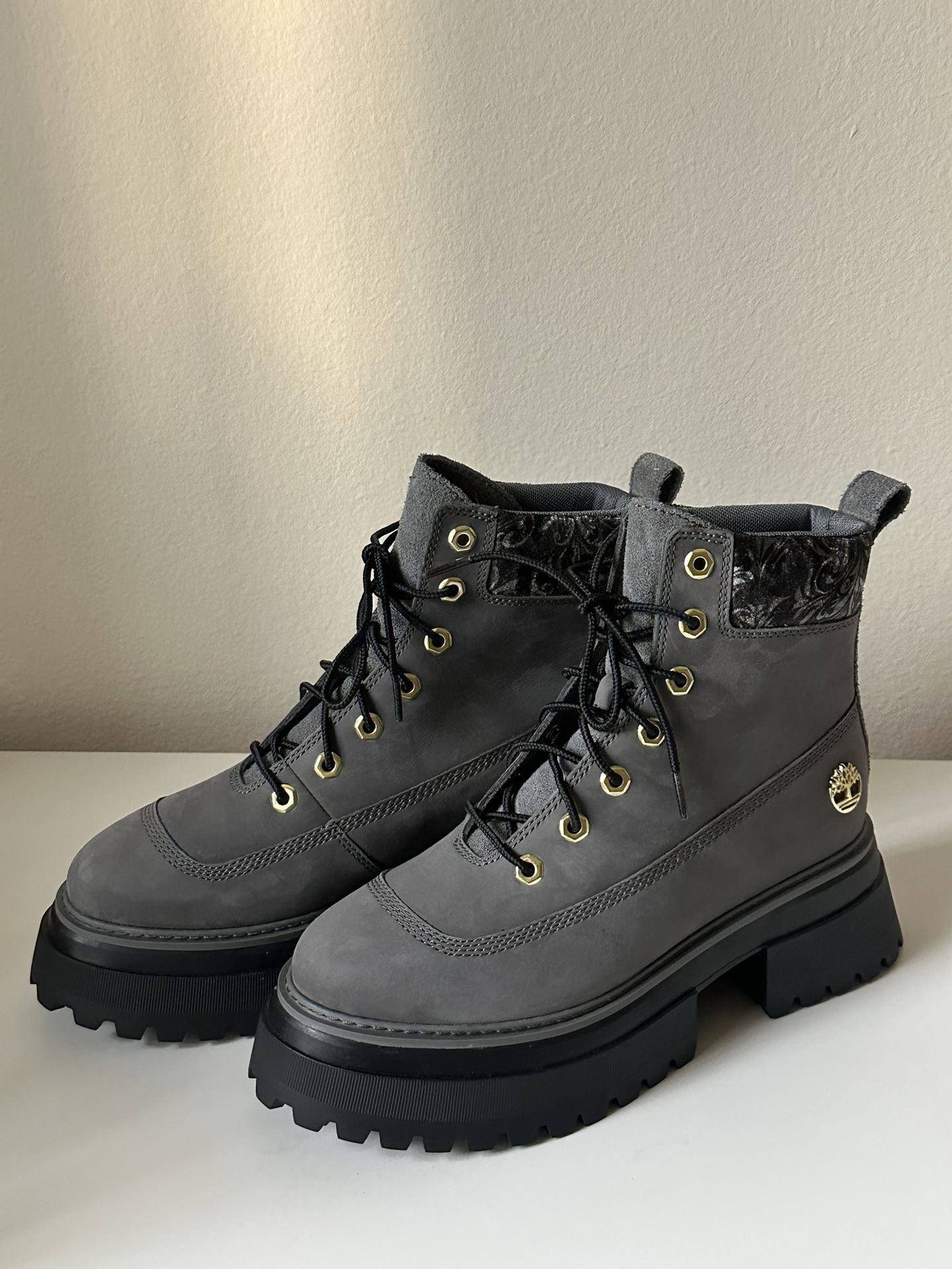 [Timberland] Sky 6in Lace Up Boots Size 8