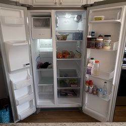 New Frigidaire barely used paid $1200