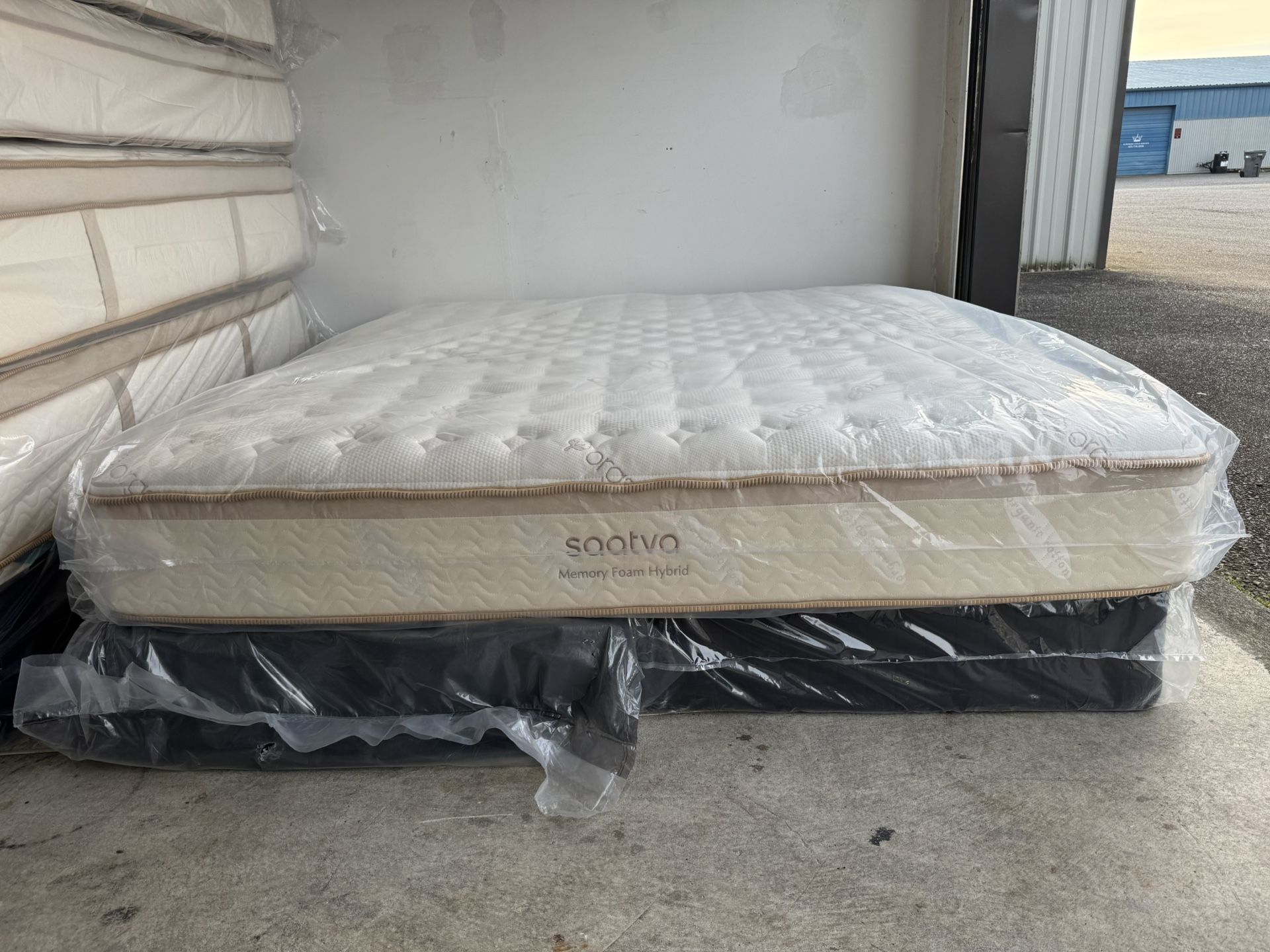 Saatva Memory Foam Hybrid King Mattress -Delivery Available 
