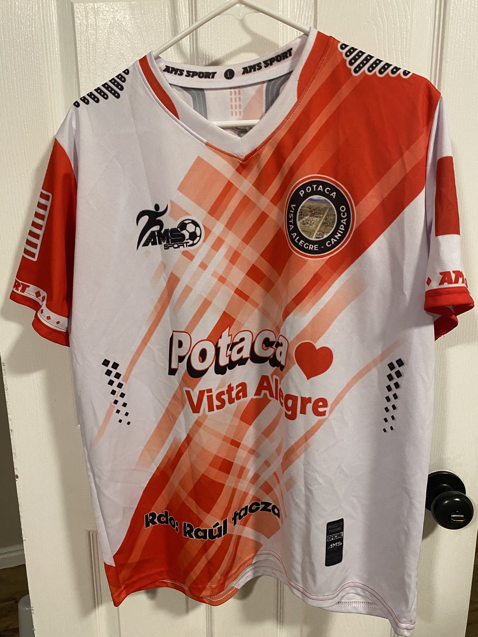 Highly technical, the Shift Black Label gear features an intuitive fit with strong style elements. Focusing on mobility and breathability, the Black L