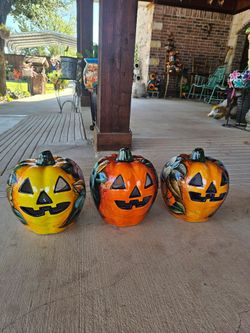 Mayolica Talavera Pumpkin. Halloween Or Dia De Muertos. Pottery $45 cada una.