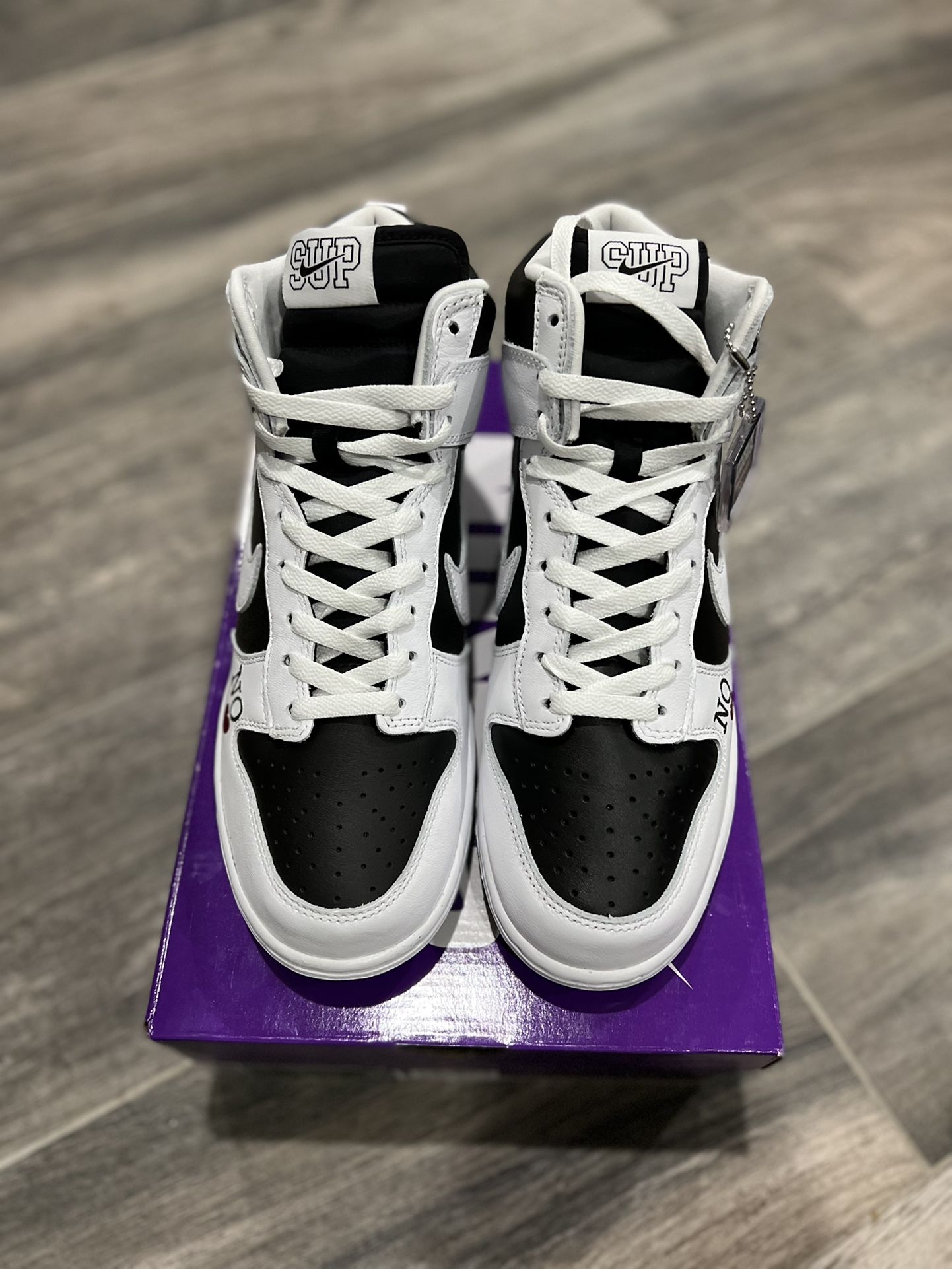 Nike SB Dunk High OG QS Supreme 8.5 M $275