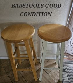 2 BARSTOOLS