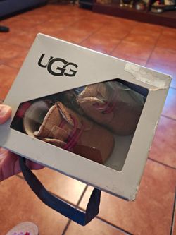 BABY UGGS BOOTIES