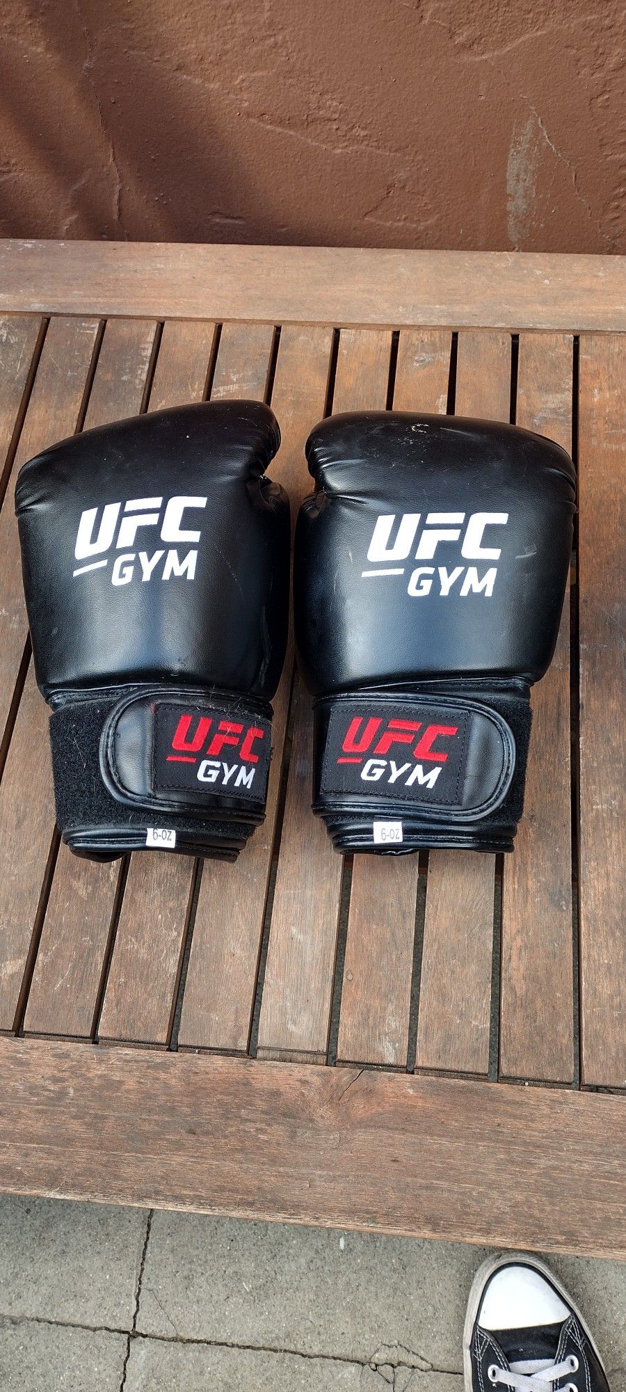 UFC Gloves. 6oz