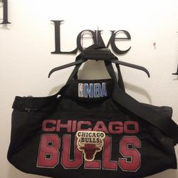 VINTAGE  NBA  CHICAGO BULLS DUFFLE BAG