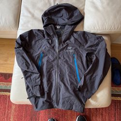 Arc’teryx Men’s Medium GoreTex Rain Jacket