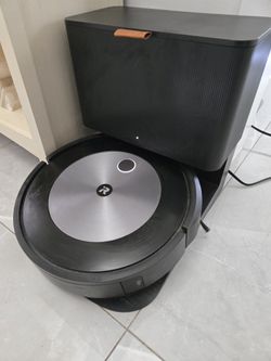 J7+ Irobot Roomba Self Emptying 