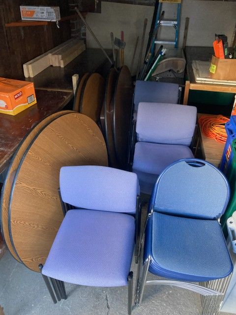 26 Conference Chairs And 6 4ft Round Tables
