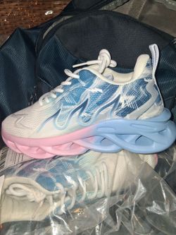 New! Sz.51/2 sneakers