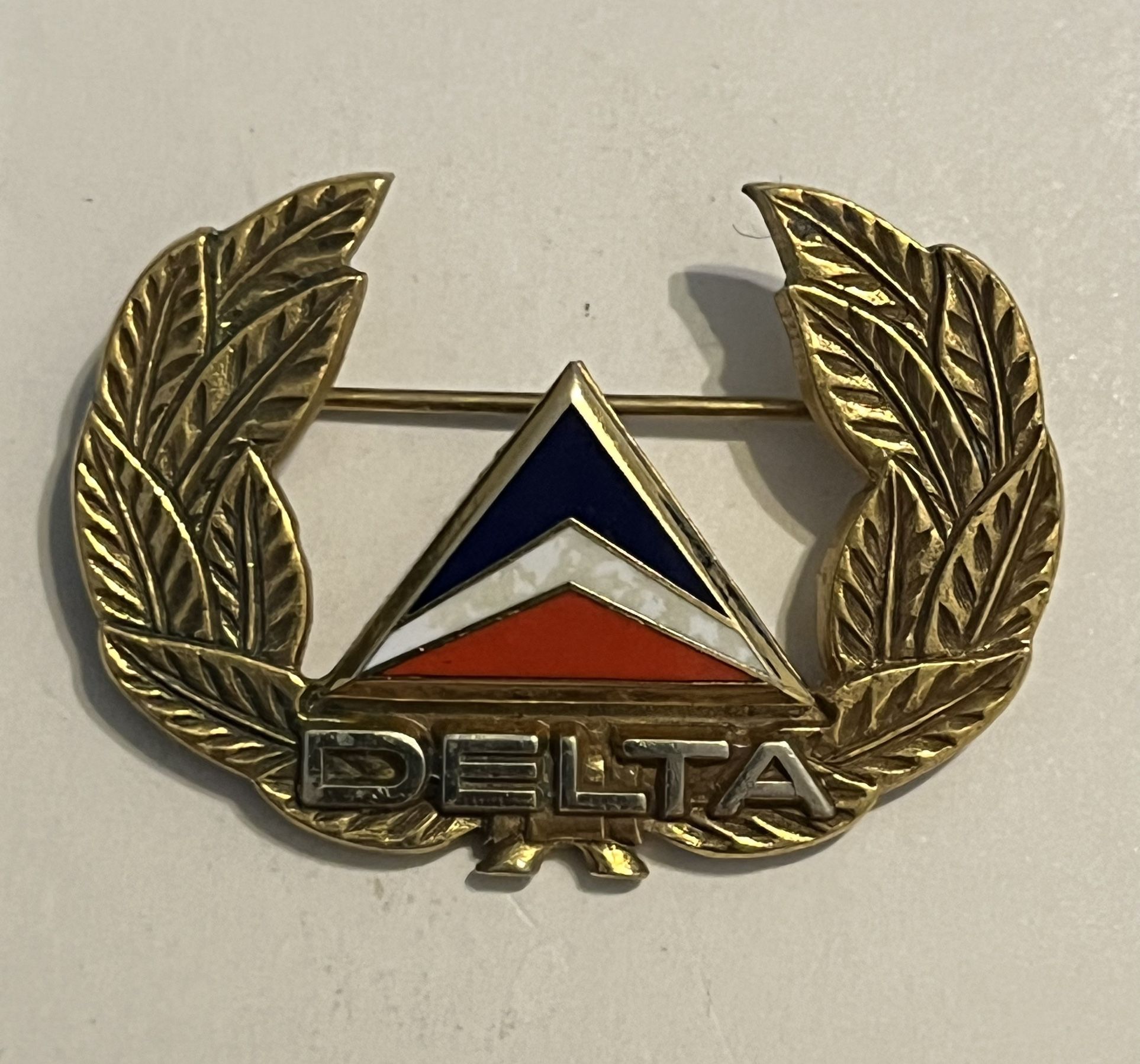 VINTAGE Nice Rare Found DELTA AIRLINES PILOT'S HAT BADGE OR PIN Late1(contact info removed)
