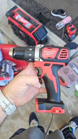 Milwaukee M18 Drill Driver 80$