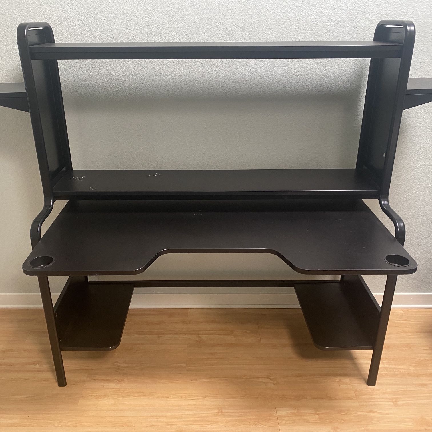 Ikea FREDDE gaming desk for Sale in Sacramento, CA - OfferUp