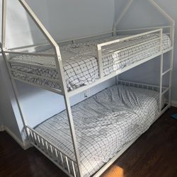 Metal Bunkbed Steady And Good 