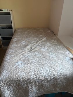 Twin size bed