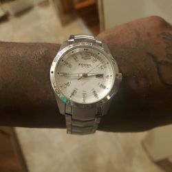 Fossil Watch Silver (Works) Just Needs A New Battery Put Inside