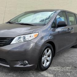 Toyota Sienna 2013 