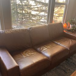 High-Quality Leather Sofa – Excellent Condition