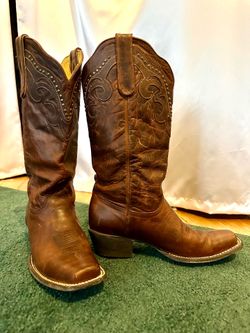 Beautiful all leather women’s western riding boots.