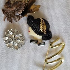 Pretty 4-Brooch Pin Set