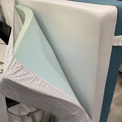 Queen Size Mattress  With Memory Foam 