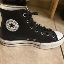Converse Leather Platform Size 11 Women’s / 9 Men’s