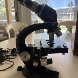 Metzlar Ultralux Microscope