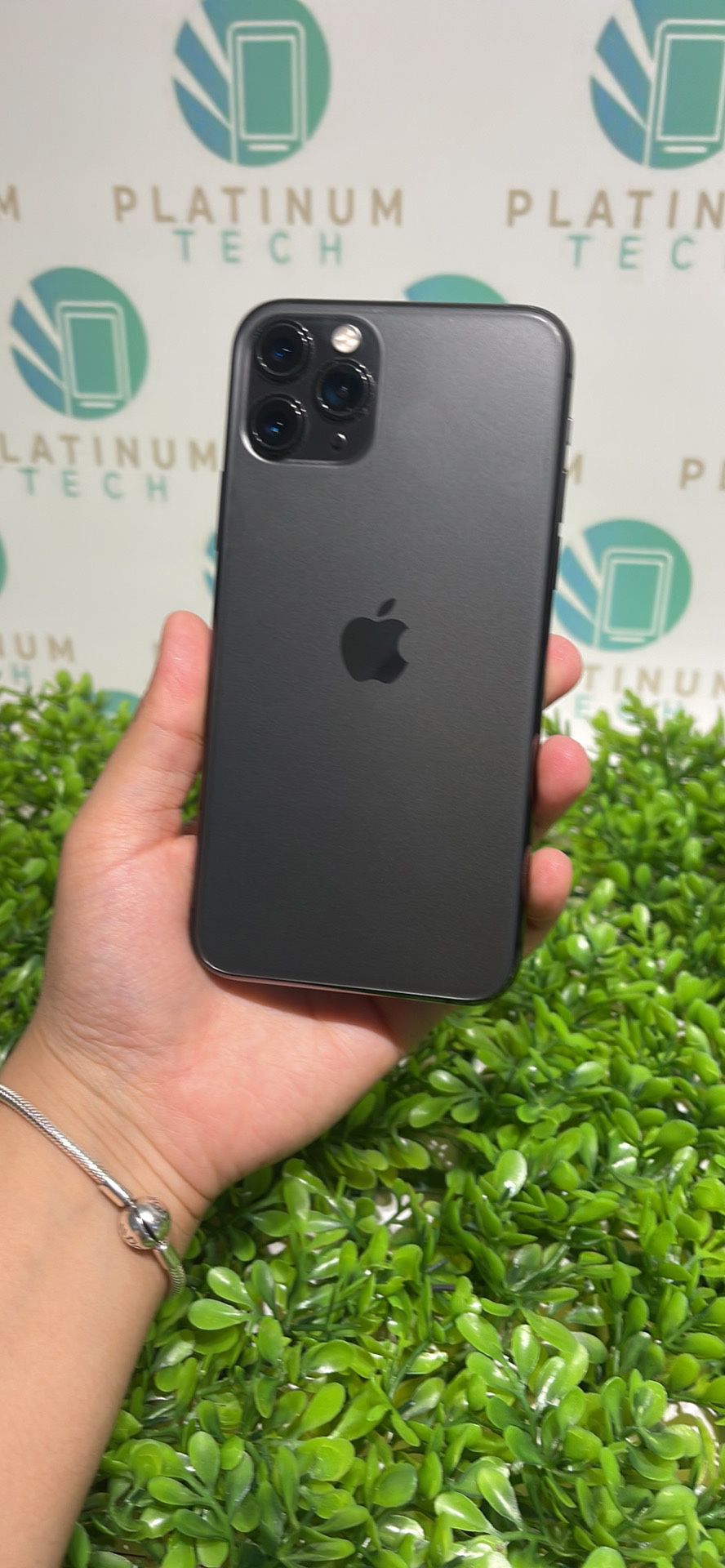iPhone 11 Pro (64gb)unlocked (case And Wireless Headphones For Free ‼️)🤩