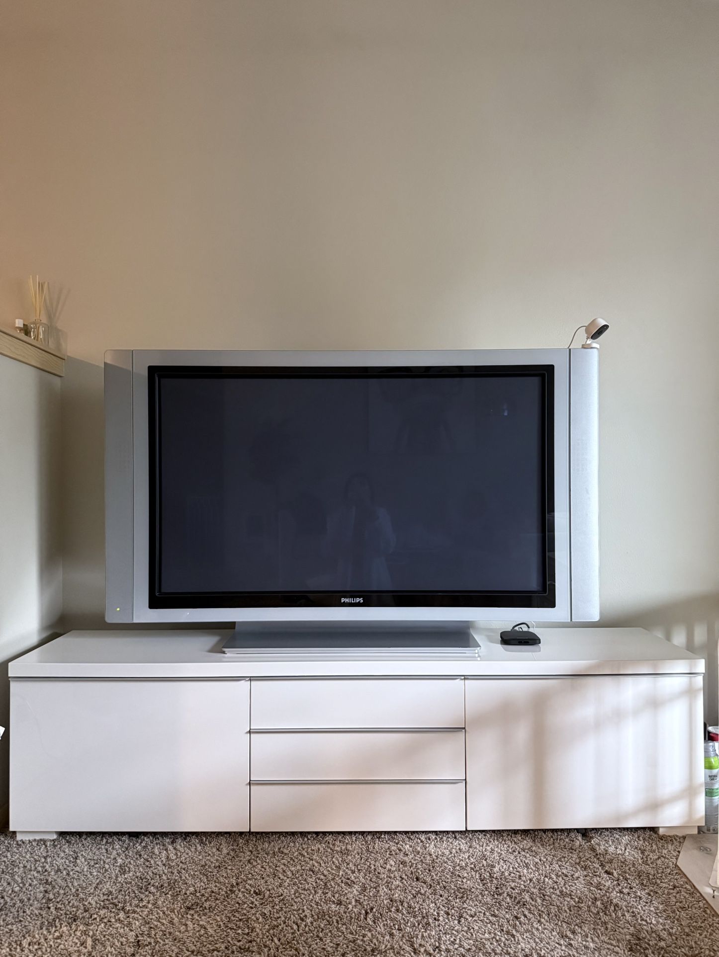 TV stand IKEA ( TV as a gift )