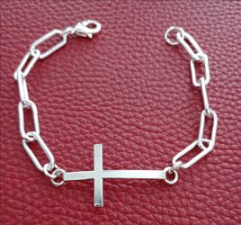 Silver-toned Cross Paperclip Chain Bracelet