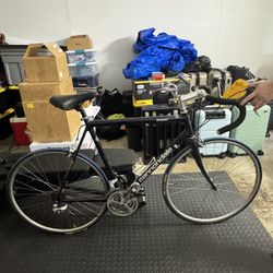 Cannondale R300 Road Bike — Lightweight Aluminum Frame