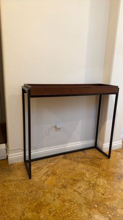 Article brand: Oscuro 39” console walnut