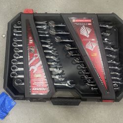 24-Piece SAE/MM Combination Wrench Set. 